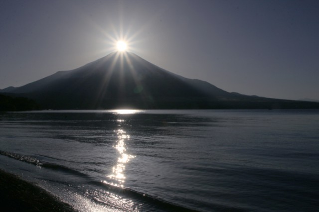 これからの｢冬の山中湖｣は絶景の雄大な富士山を望む事が出来ます。
